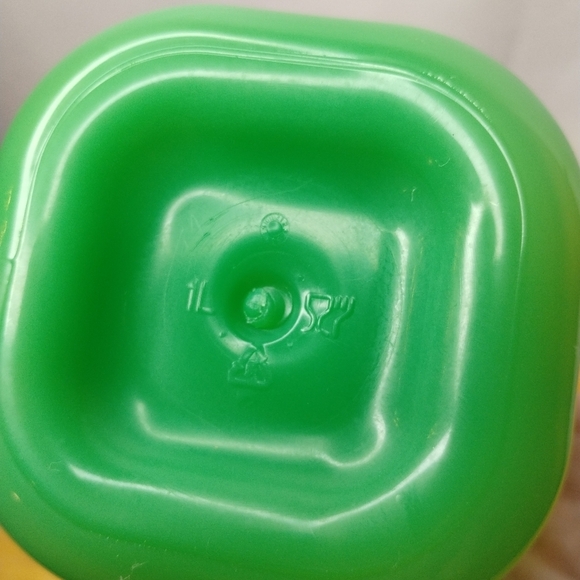 New Green Tupperware 1 Letter Eco Friendly Water Bottle - Picture 3 of 5